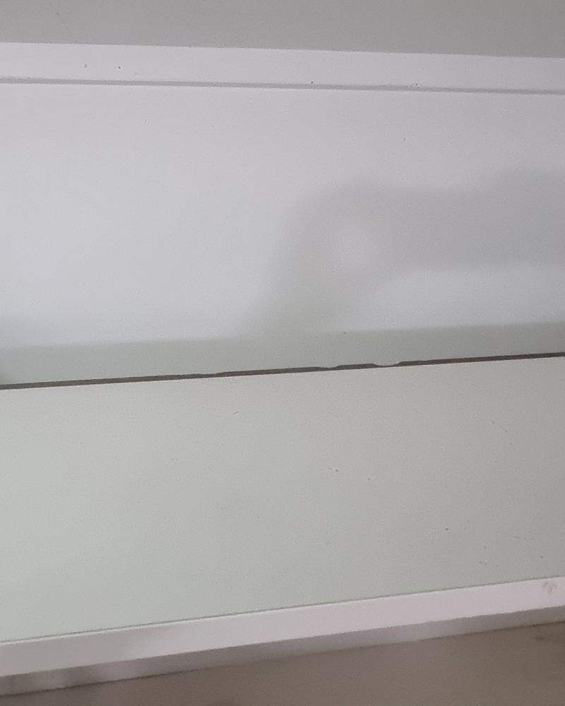 Cabinet edge after cleaning
