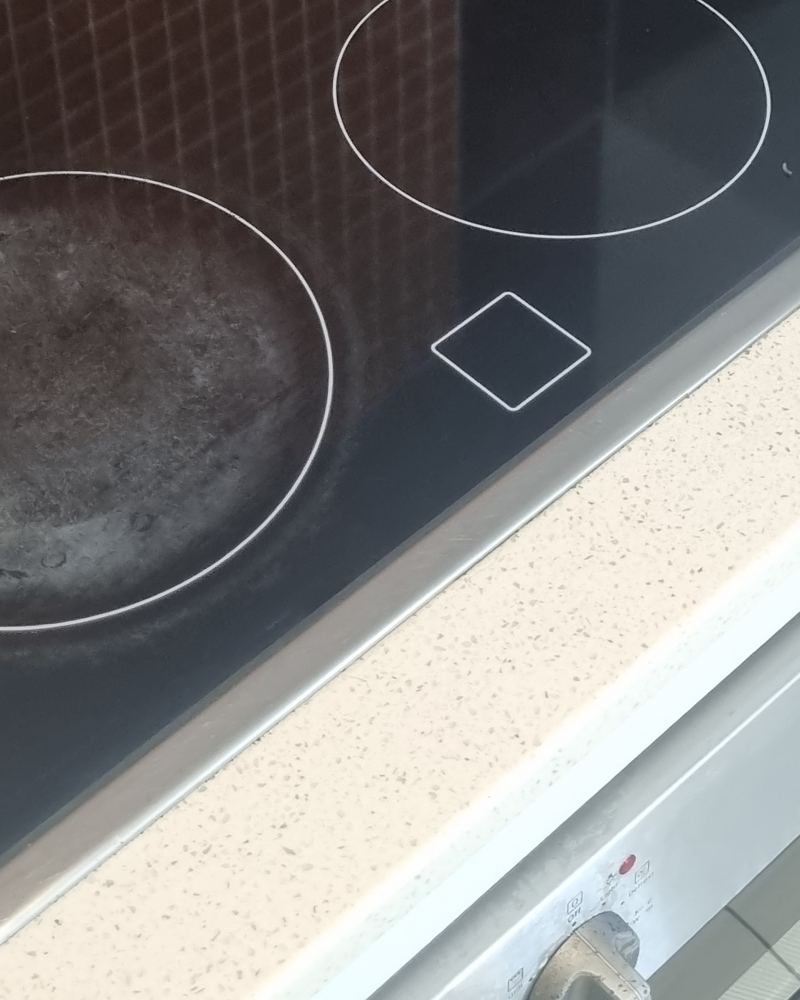 Cooktop edge and benchtop after cleaning